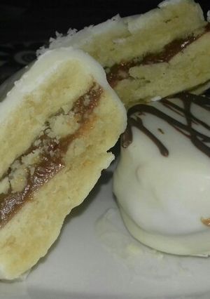 Una foto de Alfajores de chocolate blanco