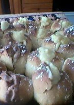 Una foto de Pan de leche relleno con crema pastelera