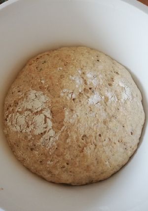 Fűszeres pizzatészta teljes kiőrlésű lisztből recept fotója