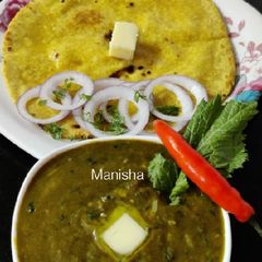 A picture of Sarson ka Saag & Makki ki roti.