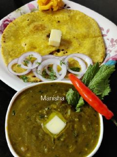 A picture of Sarson ka Saag & Makki ki roti.