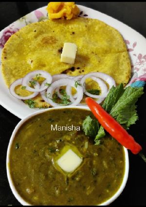 A picture of Sarson ka Saag & Makki ki roti.