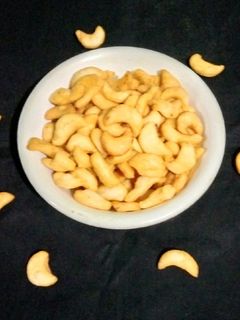 सूजी नमकीन(Suji namkeen recipe in Hindi) रेसिपी मुख्य फोटो