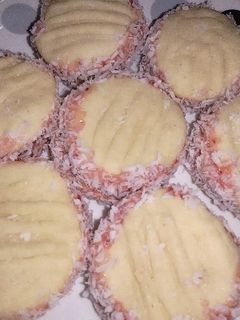 صورة لوصفة حلوى الفرشيطة (الشوكة) بمعجون الفراولة 🍓 وجوز الهند