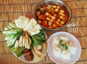 Hình của món Lẩu chua cay hoa đồng nội.