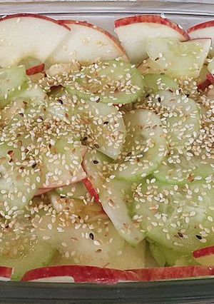 Una foto de Pepino y Manzana: Entremés o ensalada, según te plazca :)