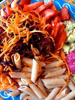 Una foto de Ensalada con fideos 🌈