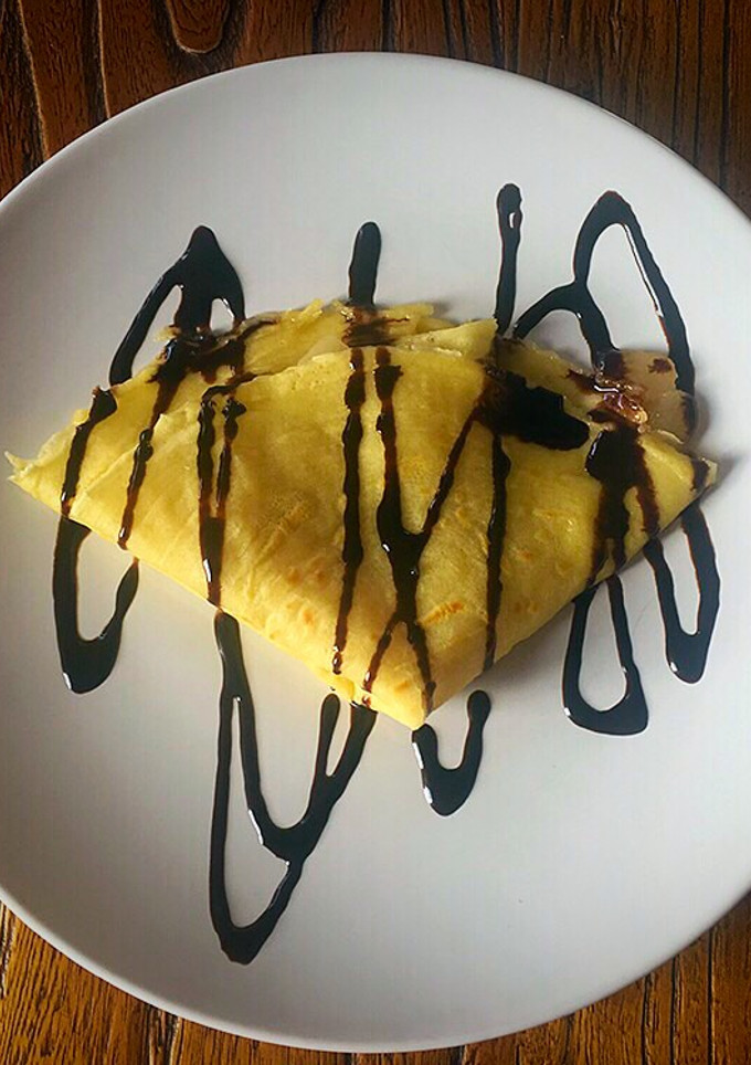 Una foto de Crêpes con compota de pera
