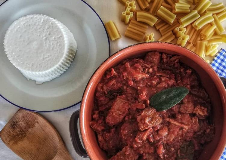 Pasta ai 5 buchi con sugo di carne di maiale e ricotta fresca 🤤