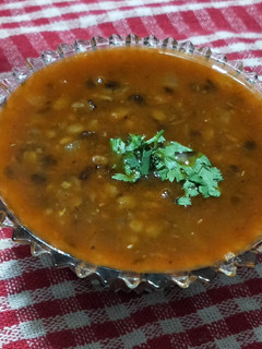 પંજાબી અડદ દાળ (Punjabi Urad Dal Recipe In Gujarati) રેસીપી મુખ્ય ફોટો