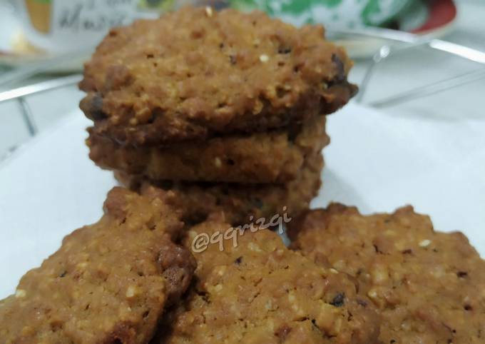 Chewy oatmeal cookies with coffee & cinnamon