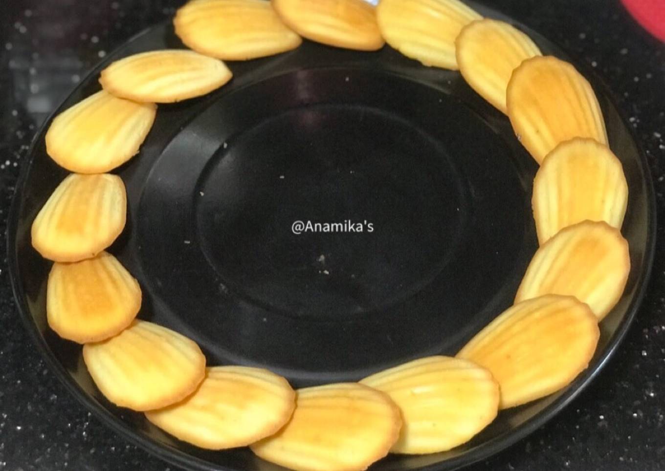 Classic French: Vanilla-Lemon Madeleines