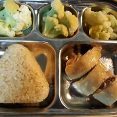 A picture of Simple and healthier hainan chiken rice.