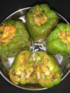 भरवां शिमला मिर्च (Bharwa Shimla mirch recipe in hindi) रेसिपी मुख्य फोटो