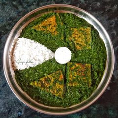 A picture of Spinach Omelette Curry.