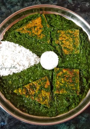 A picture of Spinach Omelette Curry.