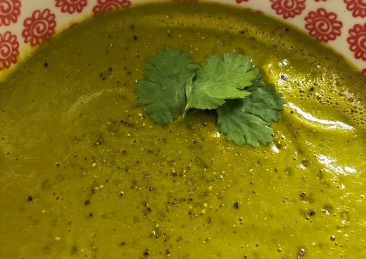 Recipe of Award-winning Sweet potato, spinach and coriander soup - vegan