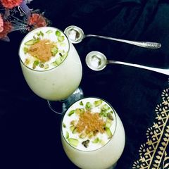 A picture of Banana milkshake without Ice Cream.