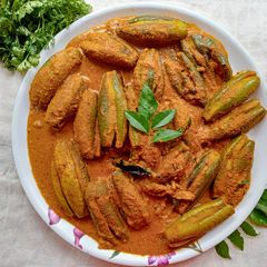 A picture of Yogurt Pointed Gourd Curry.
