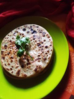 आलू परठा होटल स्टाइल (Aloo paratha Hotel style recipe in hindi) रेसिपी मुख्य फोटो