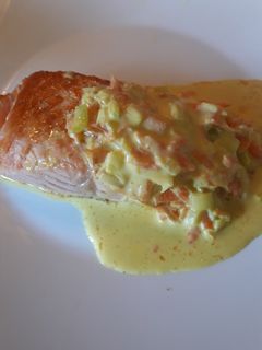 Una foto de Salmón en salsa "exótica"