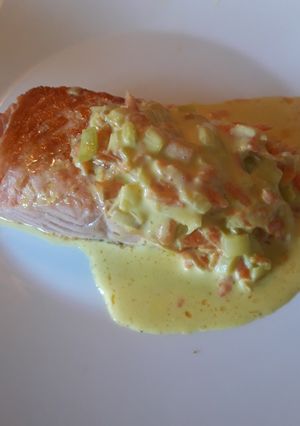 Una foto de Salmón en salsa "exótica"