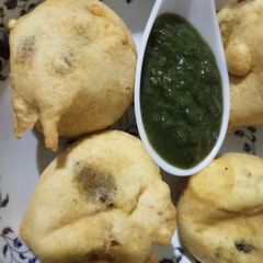 A picture of Batata vada.