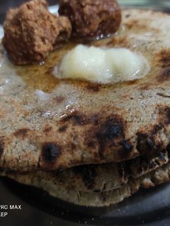 बाजरे की रोटी (Bajre ki roti recipe in Hindi) रेसिपी मुख्य फोटो