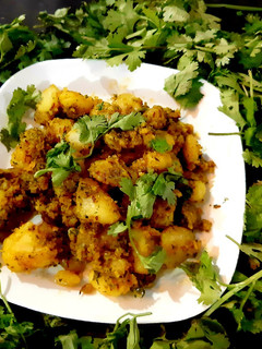 हरियाली जीरा आलू (hariyali jeera aloo recipe in Hindi) रेसिपी मुख्य फोटो