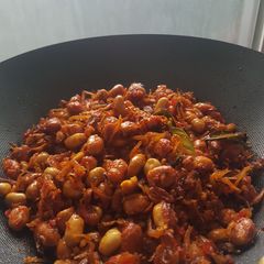 A picture of Teri kacang pedas manis (spicy anchovy peanut).