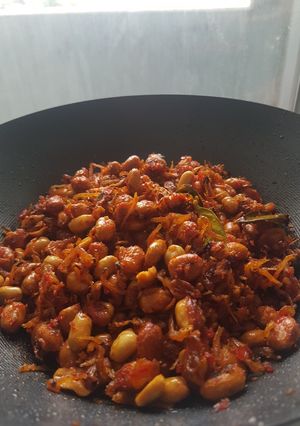 A picture of Teri kacang pedas manis (spicy anchovy peanut).