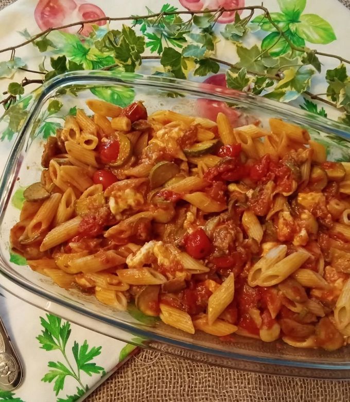 Foto di Mezze penne zucchine pomodorini mozzarella