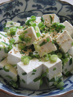 A picture of Spring Onion & Tofu Garlic Salad.