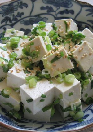 A picture of Spring Onion & Tofu Garlic Salad.