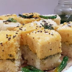 A picture of Sandwich Dhokla.