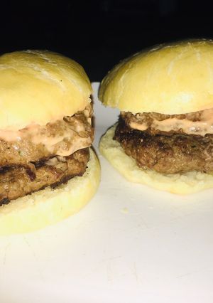 Una foto de Hamburguesas y pan caseros