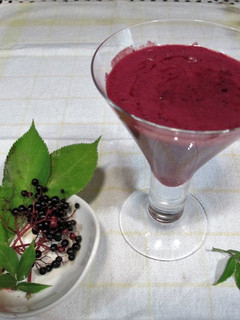 Una foto de Mix de bayas de saúco con yogur natural