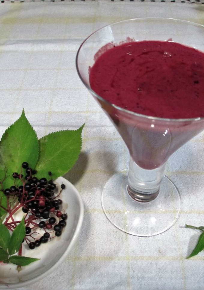 Una foto de Mix de bayas de saúco con yogur natural