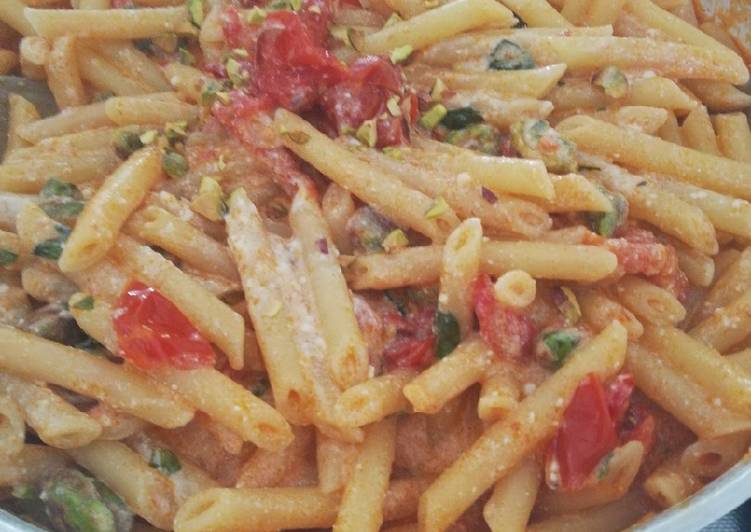 Pennette con pesto di ricotta basilico e pistacchi