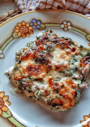 A picture of Lasagna with Spinach, Mozzarella, and Ham.