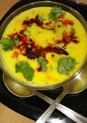 A picture of Methi leaves pakoda kadhi.
