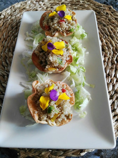 Una foto de Cestas de ensalada de quinoa