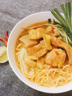 A picture of Phan Thiet-Style Quang Noodles.