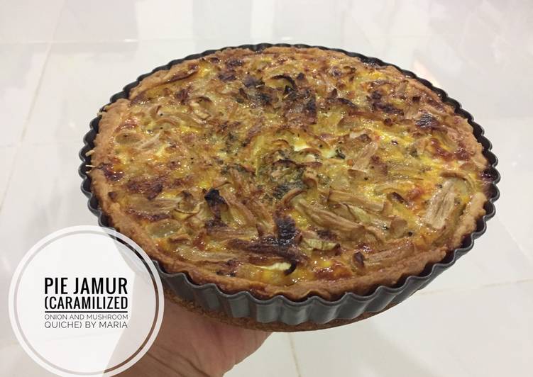 Langkah Mudah untuk Menyiapkan Pie Jamur (Caramilized Onion And Mushroom Quiche) yang Lezat