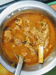 மதுரை மட்டன் குழம்பு (Spicy Mutton Gravy) (Madurai mutton kulambu recipe in tamil) செய்முறை முக்கிய புகைப்படம்