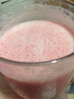 Una foto de Smoothie granizado de fresa 🍓