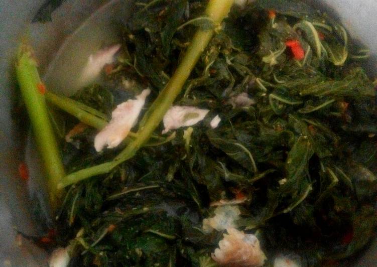 Cara Gampang memasak Daun singkong bandeng santan Lezat