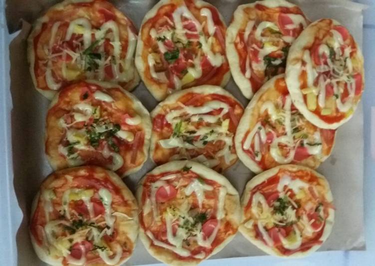 Pizza mini bisa di panggang dan di Teflon, empuk dan renyah