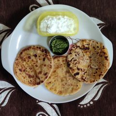 A picture of Aloo Paratha.