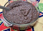 Una foto de frijoles con chipotle